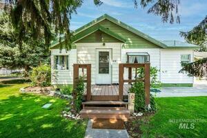 photo 1 of 418 E Avenue B, Wendell, ID 83355