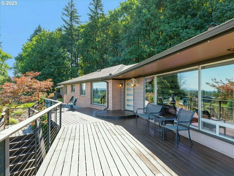 photo 1 of 715 SW Walters Dr, Gresham, OR 97080