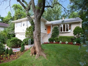 photo 1 of 9 Kennedy Ct, Clifton City, NJ 07013