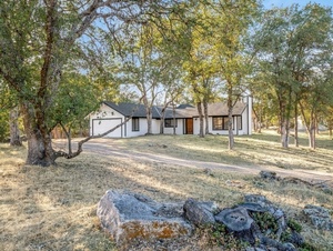 photo 1 of 32292 Delaware Rd, Coarsegold, CA 93614
