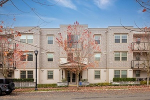 photo 1 of 28615 SW Paris Ave Unit 304, Wilsonville, OR 97070