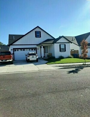 photo 1 of 911 Oakleaf Way, Silverton, OR 97381