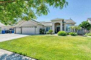 photo 1 of 2267 Lorena Ave, Sanger, CA 93657
