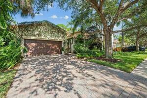 photo 1 of 974 Mill Creek Dr, Palm Beach Gardens, FL 33410