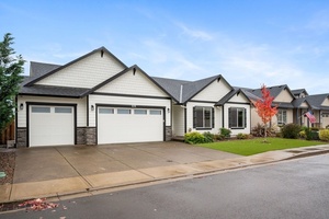 photo 1 of 658 E McKinley St, Carlton, OR 97111