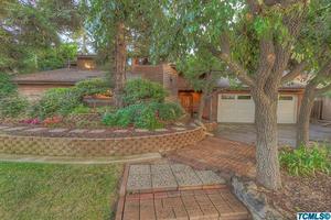 photo 1 of 421 E Mercedes St, Tulare, CA 93274