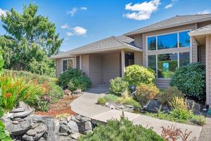 photo 1 of 259 NW Brier Ave, Dundee, OR 97115