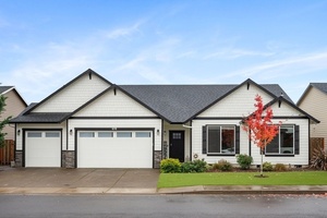 photo 1 of 658 E McKinley St, Carlton, OR 97111