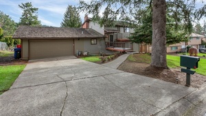 photo 1 of 24520 SE Strawberry Dr, Damascus, OR 97089
