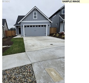 photo 1 of 924 Laurel Pl, Silverton, OR 97381