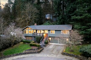 photo 1 of 17787 Blue Heron Dr, Lake Oswego, OR 97034