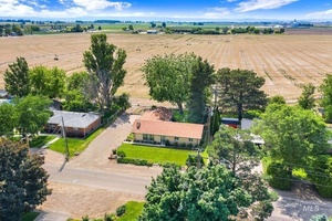 photo 1 of 20741 Friends Rd, Greenleaf, ID 83626