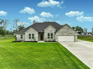 photo 1 of 6111 Blackhawk Dr, Baytown, TX 77523