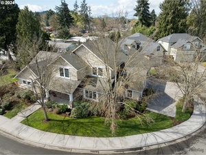 photo 1 of 1096 Diamond St, Springfield, OR 97477