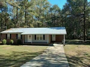 photo 1 of 190 Shurwood Dr, Wrightsville, GA 31096