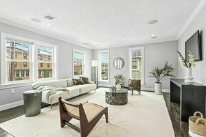 photo 1 of 1084-1086 Canterbury St #2, Roslindale, MA 02131