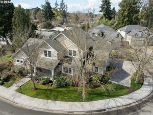 photo 1 of 1096 Diamond St, Springfield, OR 97477