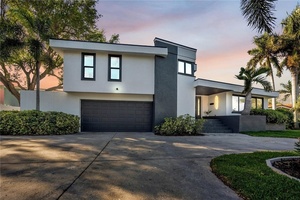 photo 1 of 900 79th St S, ST PETERSBURG, FL 33707
