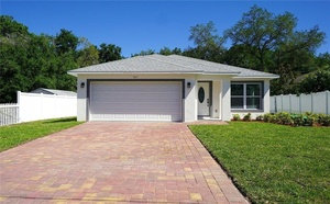 photo 1 of 707 E Jackson St, Kissimmee, FL 34744