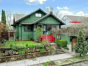 photo 1 of 903 6th St, Oregon City, OR 97045