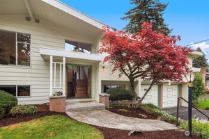 photo 1 of 12511 SE 52nd St, Bellevue, WA 98006