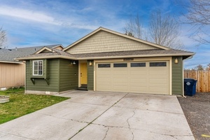 photo 1 of 2839 SW Cascade Ave, Redmond, OR 97756