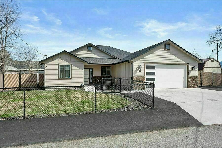 photo 1 of 520 N Corbin Rd, Spokane Valley, WA 99016