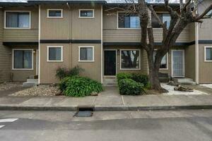 photo 1 of 801 Nash Rd Unit B9, Hollister, CA 95023