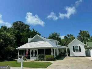 photo 1 of 205 3rd St W, Darien, GA 31305