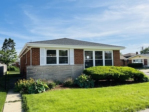 photo 1 of 2831 W Seipp St, Chicago, IL 60652