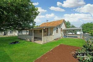 photo 1 of 2216 S Montana Ave, Caldwell, ID 83605