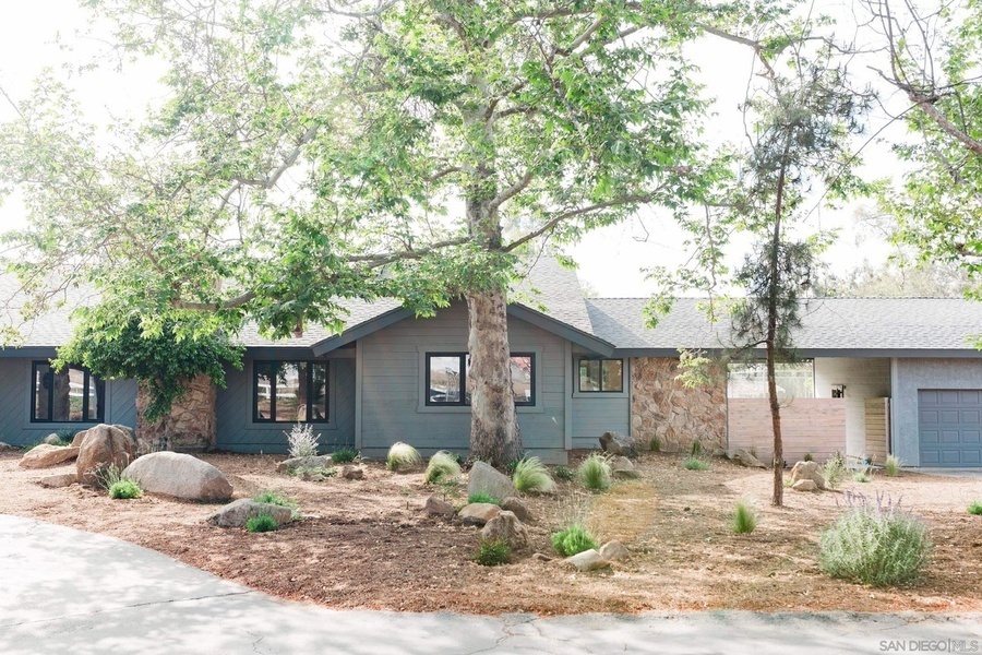 photo 1 of 28114 Queensbridge Rd, Valley Center, CA 92082