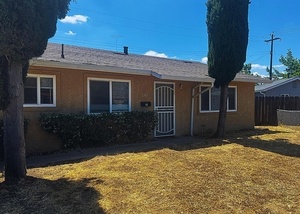 photo 1 of 658 Meadowlark Ln, Manteca, CA 95336