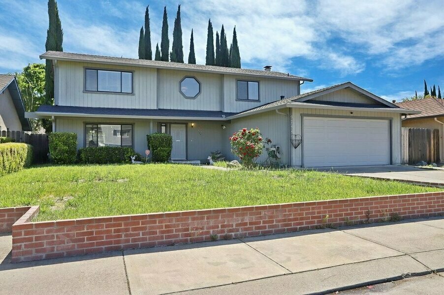 photo 1 of 9744 Fountain Valley Dr, Stockton, CA 95209