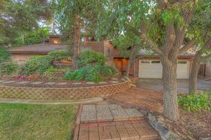 photo 1 of 421 E Mercedes St, Tulare, CA 93274