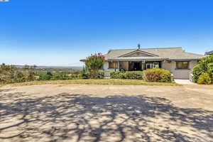 photo 1 of 2655 Krag Ln, Auburn, CA 95603