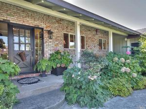photo 1 of 11 Devonshire Dr, Novato, CA 94947