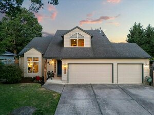photo 1 of  19324 Auburn Dr, Oregon City, OR 97045