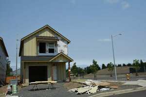 photo 1 of Westside Gateway 840 Chestnut Way, Silverton, OR 97381