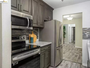 photo 1 of 4 Commodore Dr Unit D430, Emeryville, CA 94608