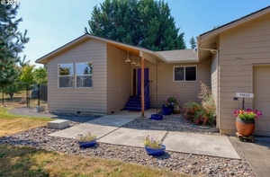 photo 1 of 17832 S Wesley Ct, Oregon City, OR 97045