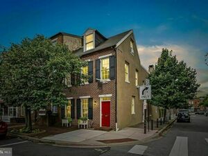 photo 1 of 722 S Charles St, Baltimore, MD 21230