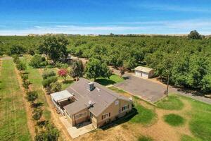 photo 1 of 10710 N Shelton Road, Linden, CA 95236