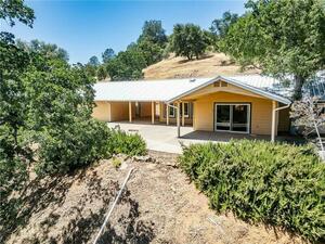 photo 1 of 5033 W Whitlock Rd, Mariposa, CA 95338
