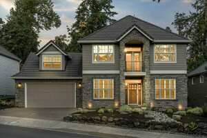 photo 1 of 2664 Beacon Hill Dr, West Linn, OR 97068