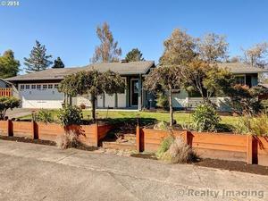 photo 1 of 3505 SE Harlow Ct, Troutdale, OR 97060