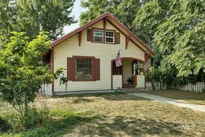 photo 1 of 521 E 5th St, Emmett, ID 83617