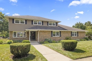 photo 1 of 2004 Somerset Ln, Wheaton, IL 60189