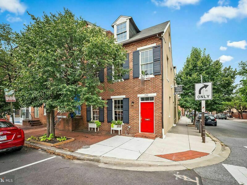 photo 1 of 722 S Charles St, Baltimore, MD 21230