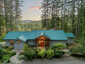 photo 1 of  18650 S Lyons Rd, Oregon City, OR 97045